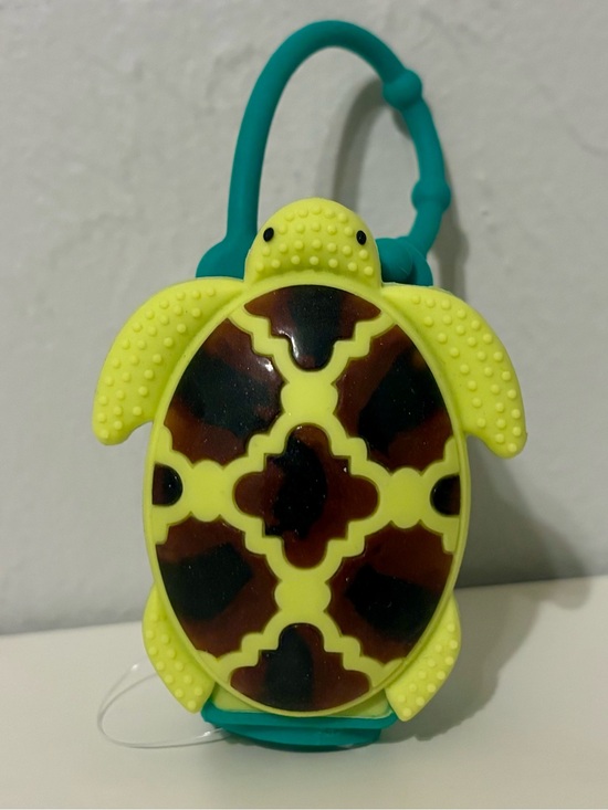Bath & Body Works Accessories - Bath & Body Works Turtle Pocketbac Sanitizer Holder